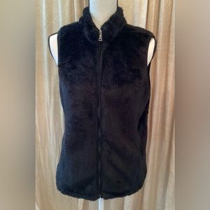 Croft & Barrow faux fur black vest with 2 pockets. M